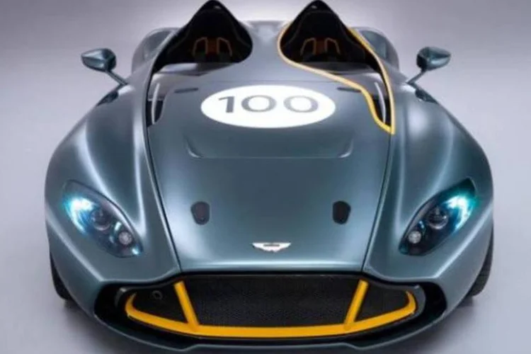 
	Aston Martin CC100 faz de 0 100 km/h em pouco mais de quatro segundos e, atinge uma velocidade m&aacute;xima limitada eletronicamente de 290 km/h
 (Divulgação)