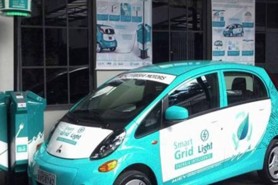 Light apresenta carro elétrico i-MiEV