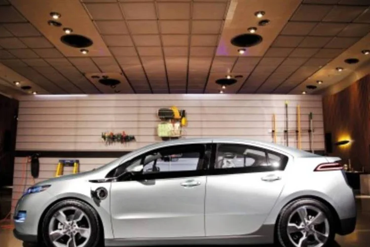 Textos educativos devem possuir no máximo seis palavras e serão incluídos em todas as peças publicitárias de carros e acessórios automobilísticos (.)