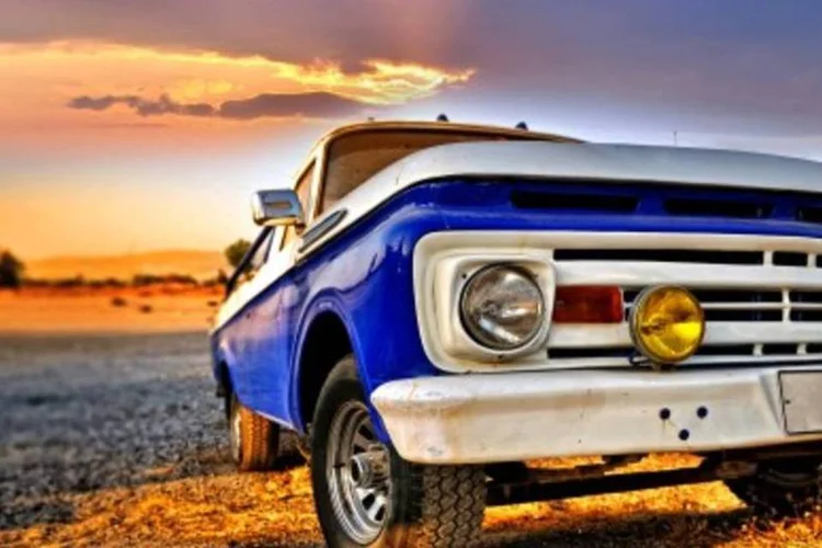 
	Carro usado: com queda na venda de novos, concession&aacute;rias est&atilde;o investindo no p&oacute;s-vendas para atrair consumidor
 (Stock.XCHNG/EXAME.com)