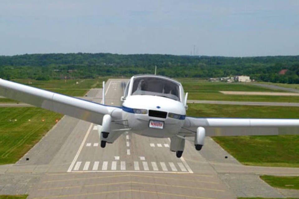Avião que se transforma em carro deve chegar ao mercado em 2012