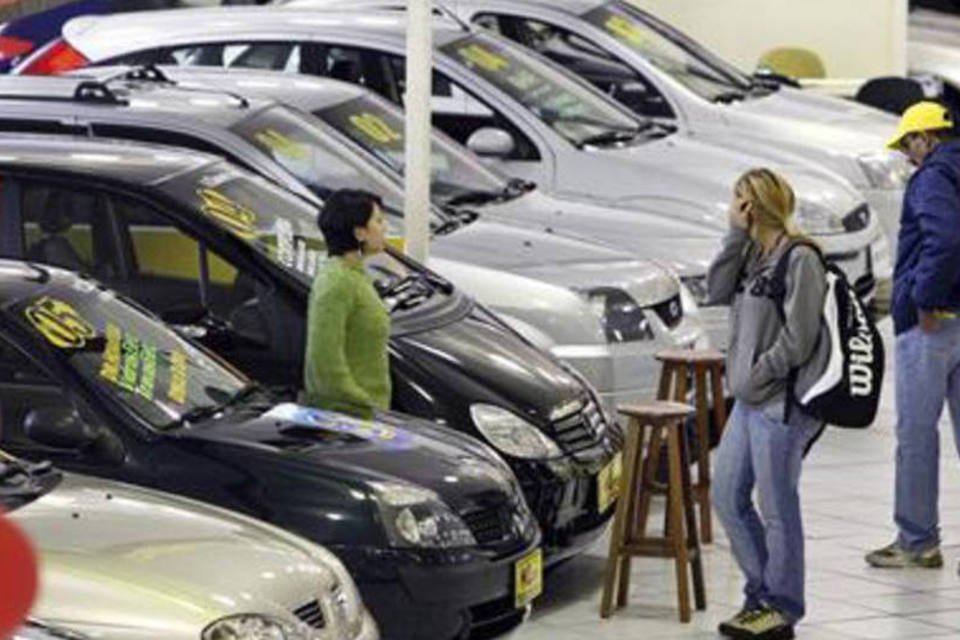 Governo e especialistas discordam sobre vendas de veículos