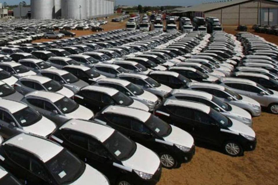 Vendas de carros ficarão abaixo de produção em 2011