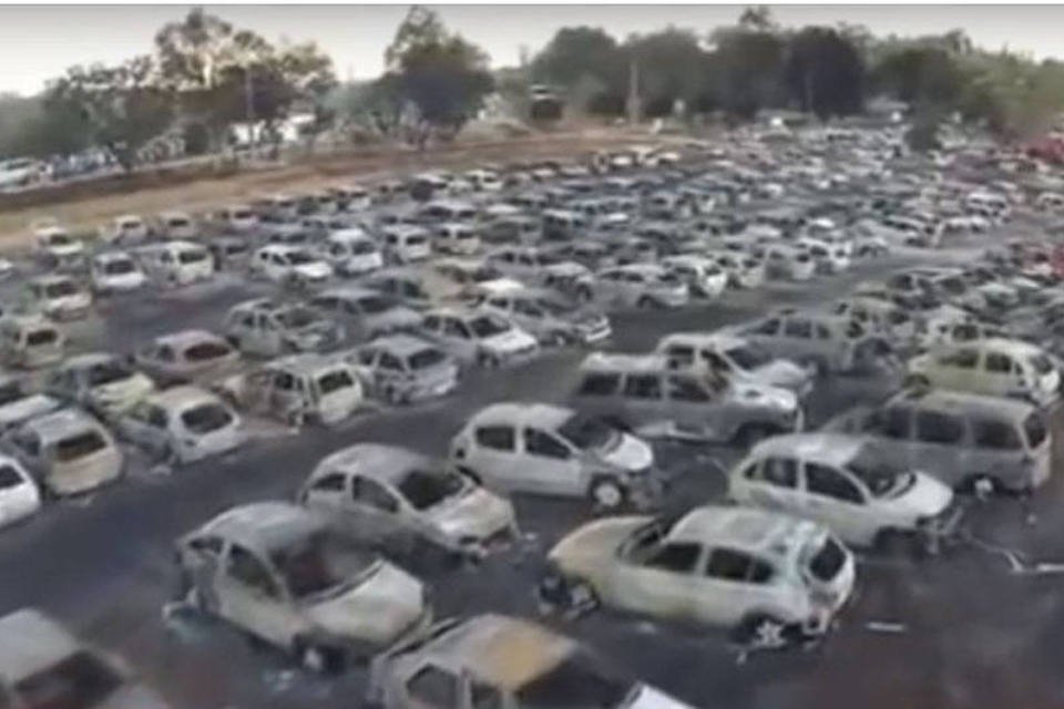 Incêndio em show em Portugal destrói 422 carros estacionados