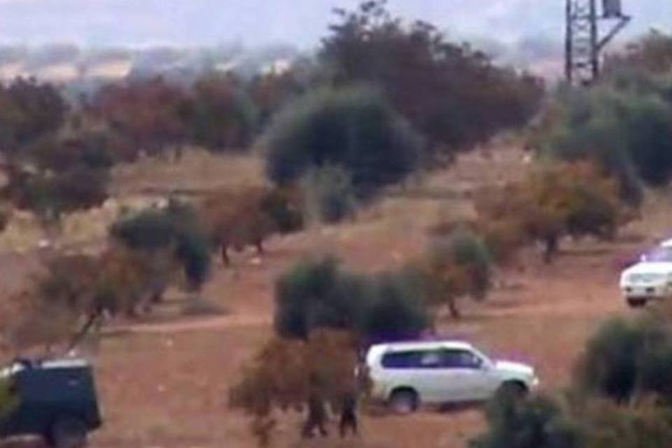Bombardeios persistem em Homs, apesar da iminente chegada de observadores