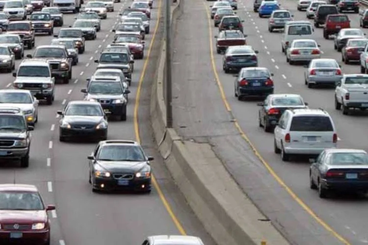 
	De acordo com a pesquisa da Nossa S&atilde;o Paulo, 65% dos mais de 2 milh&otilde;es de paulistanos que usam o carro diariamente disseram que deixariam de usar o ve&iacute;culo caso tivessem op&ccedil;&atilde;o de transporte adequado
 (Stock Exchange)