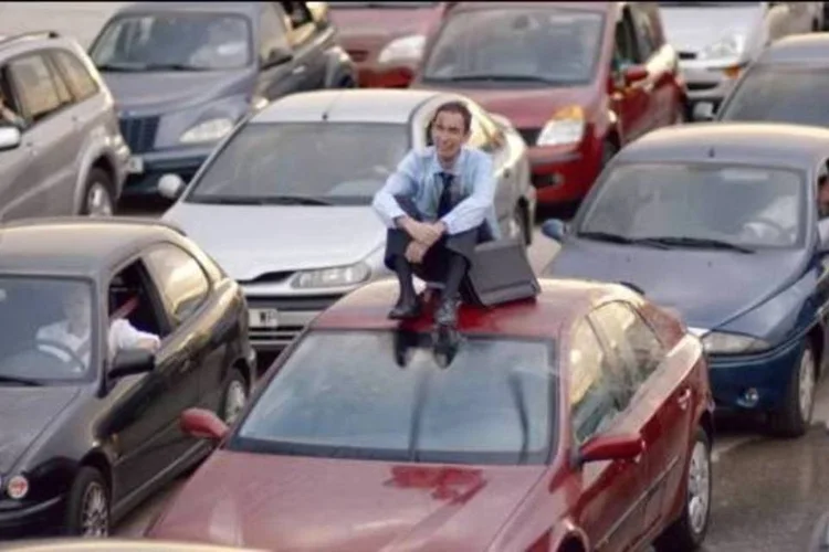 
	Filme c&ocirc;mico criado pela Ogilvy &amp; Mather destaca os problemas que um motorista encontra todos os dias
 (Reprodução/YouTube)