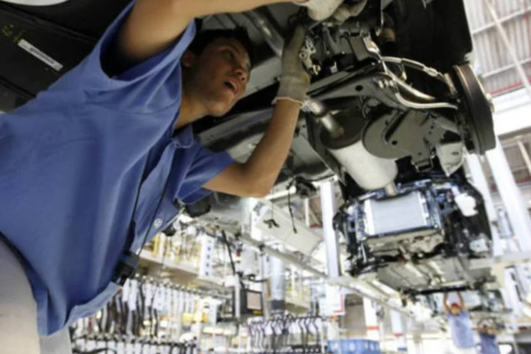
	F&aacute;brica da Volkswagen em S&atilde;o Bernardo do Campo: ap&oacute;s mais de um m&ecirc;s de f&eacute;rias coletivas, trabalhadores voltam ao trabalho nesta semana
 (REUTERS/Nacho Doce)