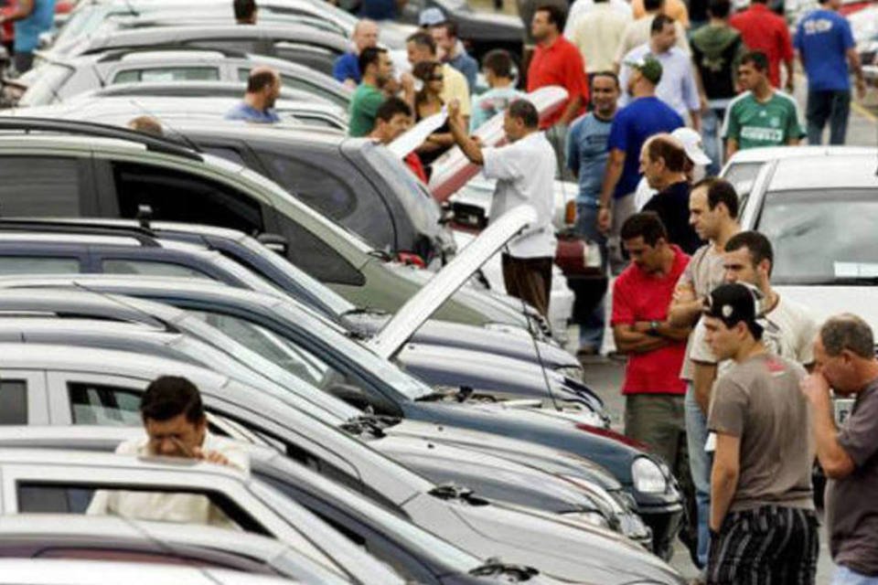 Venda de carros cresce 29% em abril, diz Fenabrave