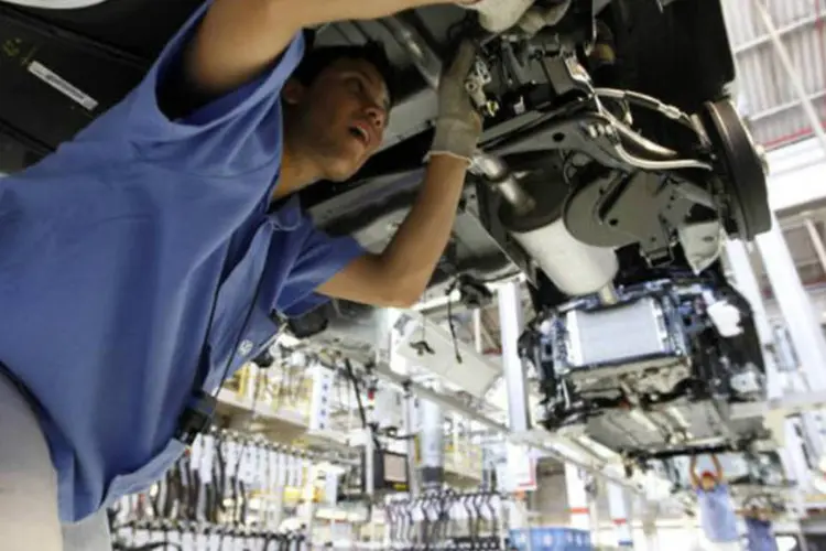 
	A produ&ccedil;&atilde;o do setor de ve&iacute;culos automotores caiu 9,1% na passagem de janeiro para fevereiro
 (REUTERS/Nacho Doce)