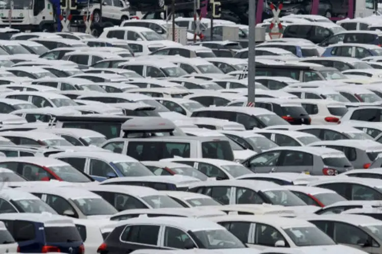 
	P&aacute;tio de f&aacute;brica da Volkswagen: as vendas da empresa avan&ccedil;aram 25% em 2012 na China
 (REUTERS/Fabian Bimmer)