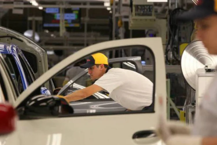 
	Ve&iacute;culos: em junho foram vendidas 318,6 mil unidades, incluindo caminh&otilde;es e &ocirc;nibus
 (REUTERS/Paulo Whitaker)