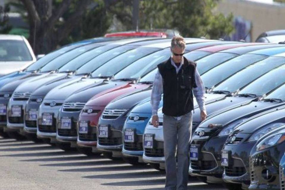 Mercado de carros usados tem leve recuperação