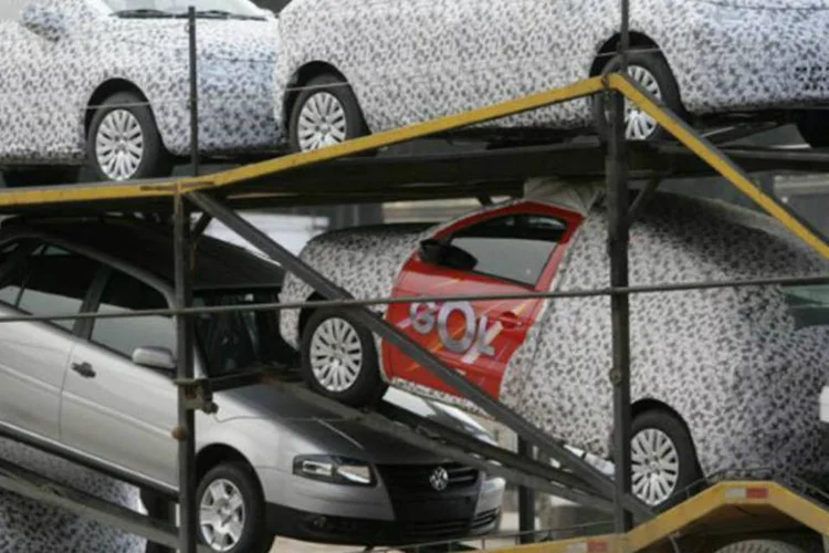
	Em todo o ano de 2012, os pre&ccedil;os dos carros novos tiveram defla&ccedil;&atilde;o de 5,7%, enquanto o IPCA ficou em 5,84%
 (Reuters / Paulo Whitaker)
