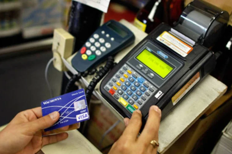 Trabalhador pode se endividar contando com futuro incerto, diz professor (Getty Images/Getty Images)