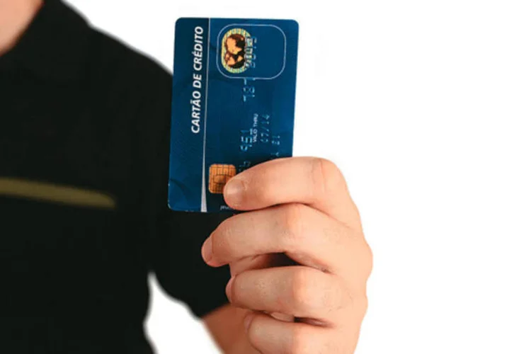 
	Em uso de cart&atilde;o de cr&eacute;dito, o faturamento no primeiro trimestre foi de R$ 123,6 bilh&otilde;es, volume 14,8% maior do que no mesmo per&iacute;odo de 2012
 (Raul Junior/EXAME.com)