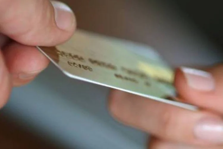 Cartão: neste ano, a taxa do cheque especial já subiu 37,9 pontos percentuais (.)