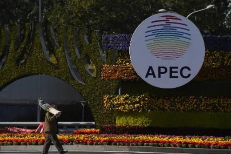 Cartaz perto do local onde ocorre a cúpula da Cooperação Econômica Ásia-Pacífico (Apec), em Pequim (Greg Baker/AFP)