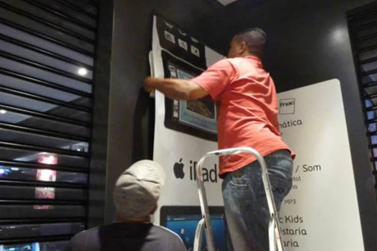 iPad - lançamento na Fnac (cartaz) (Célio Yano/EXAME.com)