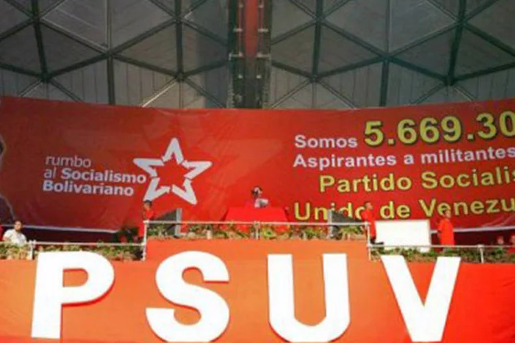 Jaua informou que, segundo o tribunal disciplinar do partido, o governador também foi sancionado por faltar ao "princípio de unidade revolucionária" (Elías Jaua)