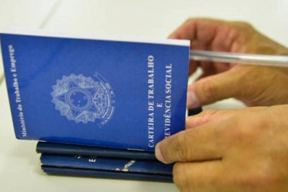 Brasil fecha 157.905 empregos com carteira assinada em julho