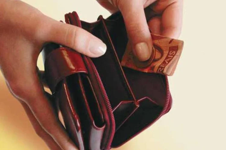 
	Dinheiro na carteira: em 12 meses, de abril de 2013 a mar&ccedil;o de 2014, o ICV acumula &iacute;ndice de 6,78%. Nos tr&ecirc;s primeiros meses deste ano, o acumulado alcan&ccedil;a 3,40%
 (Cláudia)