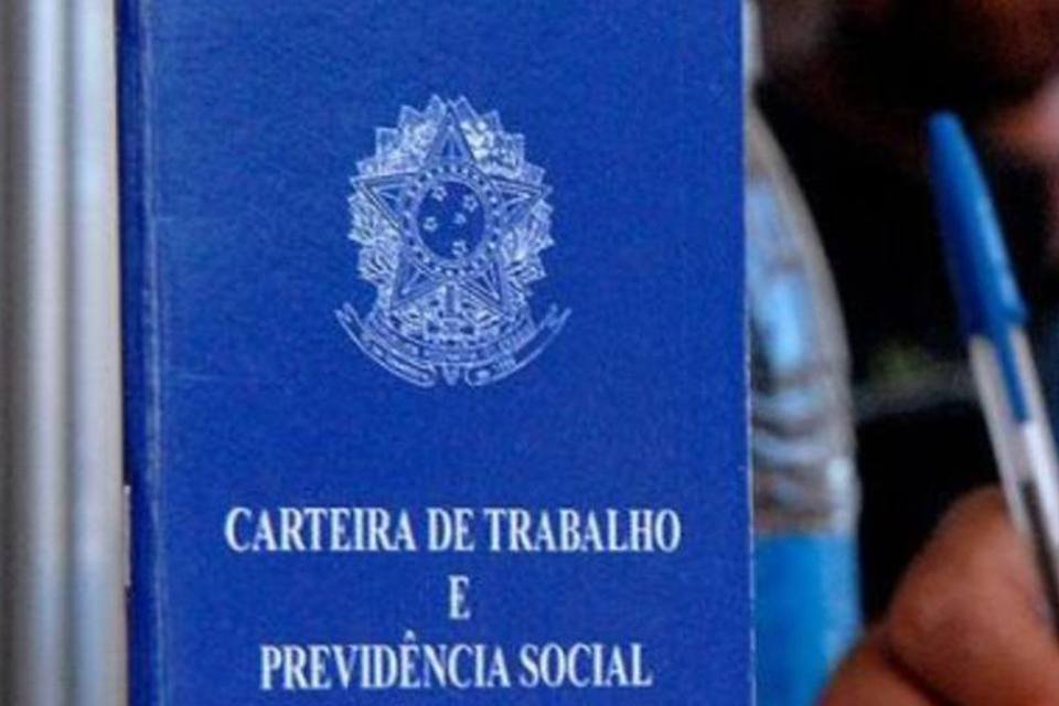 No primeiro trimestre do ano, 657 mil brasileiros conseguiraram ter a carteira de trabalho assinada. (.)