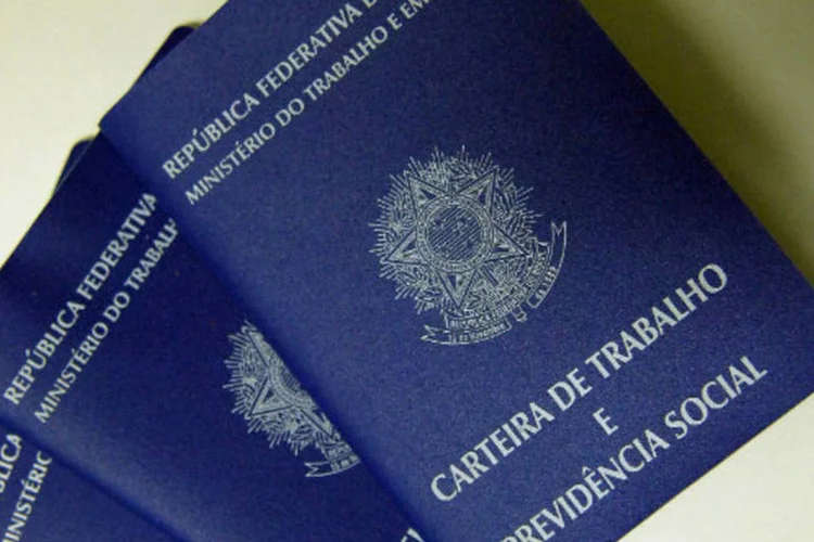 Carteira de trabalho: governo ainda não regulamentou pontos importantes da reforma trabalhista, elevando a insegurança jurídica para as empresas, segundo especialistas (Renato Alves/Ministério do Trabalho/Divulgação)