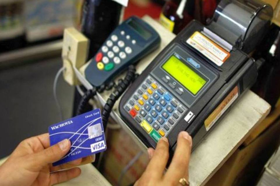 Impostos federais poderão ser pagos com cartão de crédito no ano que vem
