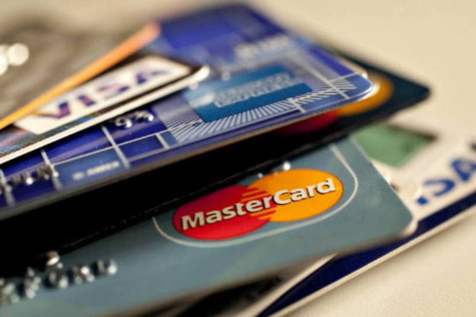 Juros do cartão de crédito vão a 13,94% ao mês