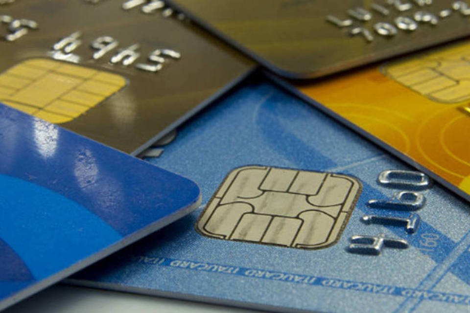 Juros do cartão de crédito têm maior taxa desde 1996
