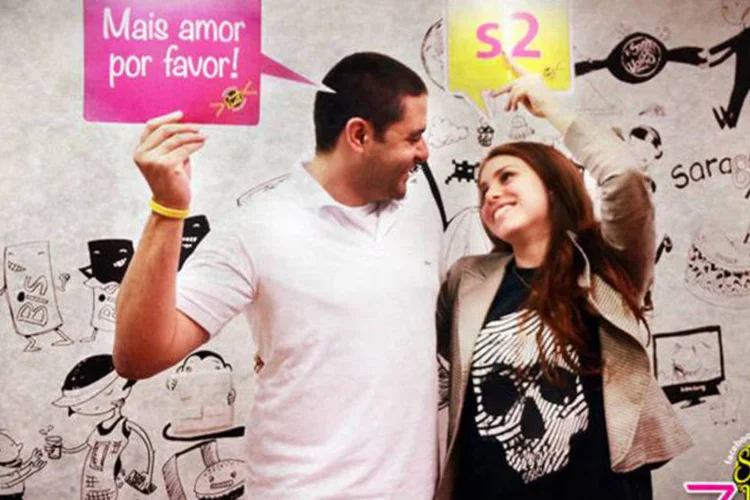Blitze distribui amostras do produto e balões com frases e símbolos, ou em branco, para quem quiser personalizá-lo (Divulgação)