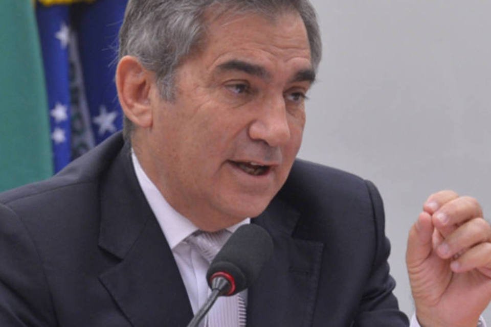 Acesso ao consumo gerou contradições, diz Carvalho