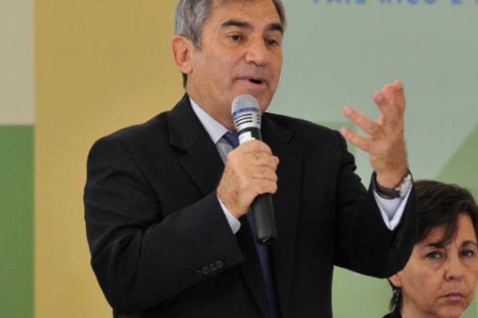 Visita do papa pode ser comprometida, diz Gilberto Carvalho