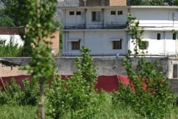 Durante a campanha falsa de vacinação, uma enfermeira teria conseguido entrar na casa onde Bin Laden se escondia, em Abbottabad (Farooq Naeem/AFP)
