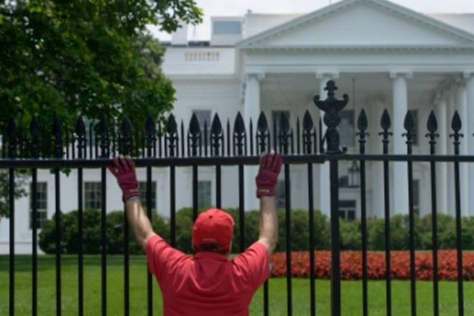 Homem invade Casa Branca no Dia de Ação de Graças de Obama