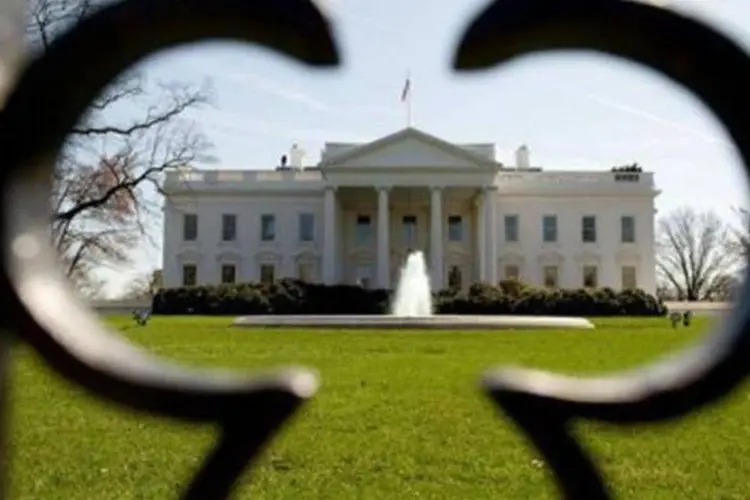 
	A Casa Branca, em Washington: as previs&otilde;es seguem o previsto pelo Federal Reserve (Fed), que tamb&eacute;m reduziu recentemente suas expectativas sobre o desempenho econ&ocirc;mico dos Estados Unidos.
 (Saul Loeb/AFP)