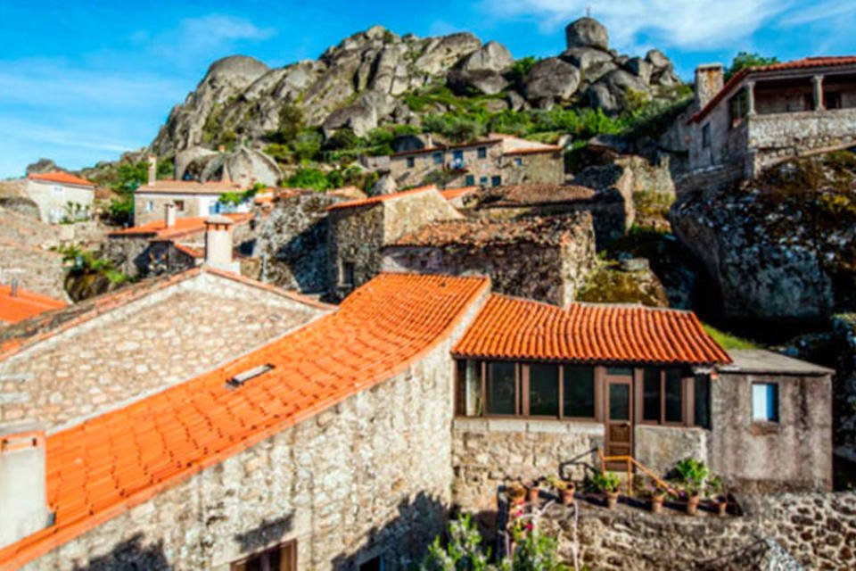 7 casas ao redor do mundo construídas sobre pedras