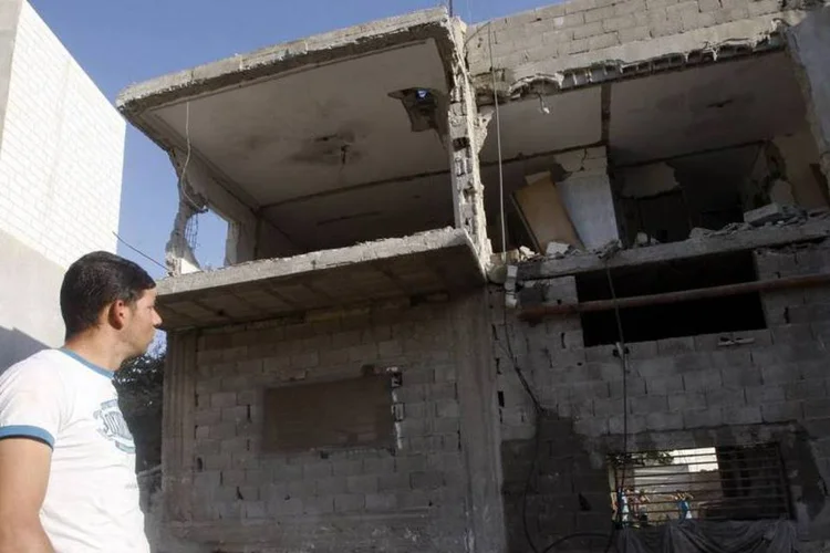 Casa de Ziad Awad: porta-voz do Exército, o tenente-coronel Peter Lerner, disse que a demolição tinha por objetivo servir como fator de dissuasão (Mussa Qawasma/Reuters)