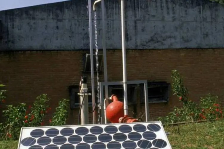 Casa com painel fotovoltaico: no MCMV, captação de energia solar vai aquecer os chuveiros (Luigi Mamprin/Guia Rural)