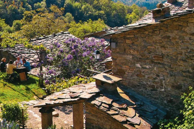 Borgo Di Vagli: a vila do século 15, perto de Florença, foi toda reformada. A principal novidade são os banheiros — inexistentes no fim da Idade Média (Divulgação)