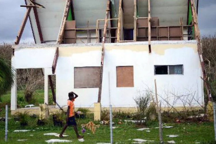 Casa devastada pelo ciclone: Port Vila, a capital, na ilha de Efate, foi uma das principais áreas afetadas, assim como as ilhas meridionais de Tanna e Erromango (AFP/ Jeremy Piper)