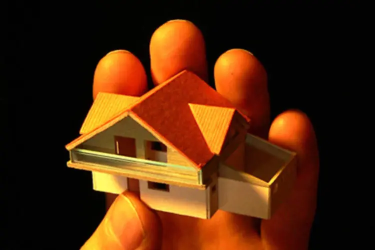 
	Casa em miniatura: refinanciamento - similar &agrave; hipoteca - coloca o bem quitado como garantia do empr&eacute;stimo
 (Stock.xchng / vikush)