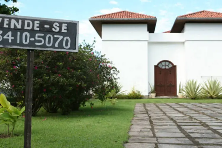 
	Casa &agrave; venda no Rio: se fosse mais de uma seria correto dizer vendem-se casas
 (VEJA RIO)