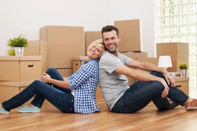 
	Casal: Ao morar junto, o casal pode ter uma uni&atilde;o est&aacute;vel, que segue as regras do regime parcial de bens
 (Thinkstock/gpointstudio)