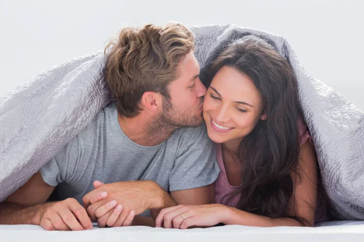 
	Casal Feliz: &quot;Nossas descobertas sugerem que &eacute; importante manter uma conex&atilde;o &iacute;ntima com o parceiro, mas n&atilde;o &eacute; necess&aacute;rio fazer sexo todos os dias para isso&quot;, acrescentou
 (Thinkstock)