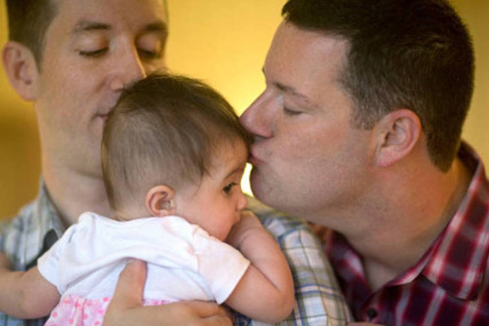Colômbia aprova adoção por casais gays