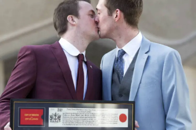 Casal gay: grupos consideram que a lei americana busca dar amparo legal à discriminação dos homossexuais (Neil Hall/Reuters)
