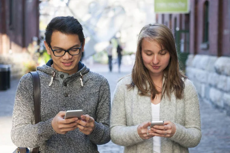 Namoro tecnológico (Thinkstock/Thinkstock)