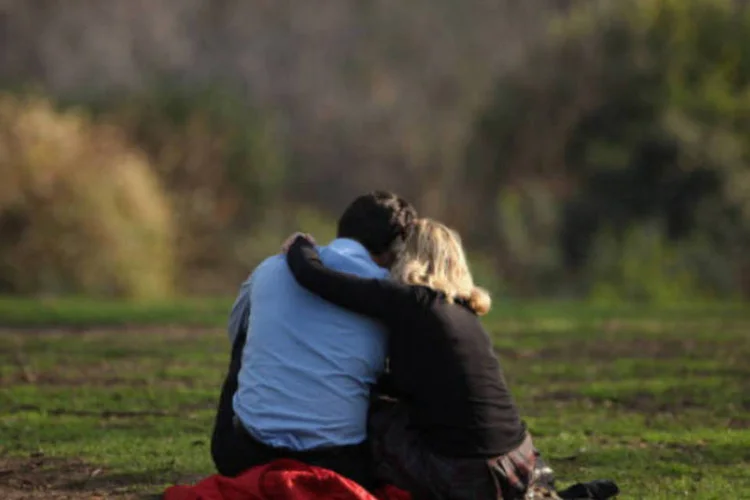 
	Casal: a ideia &eacute; que o casal de atores interprete o papel de estar apaixonados pela pessoa que os contratou, que dever&aacute; pagar tamb&eacute;m todas as despesas do encontro
 (Getty Images)